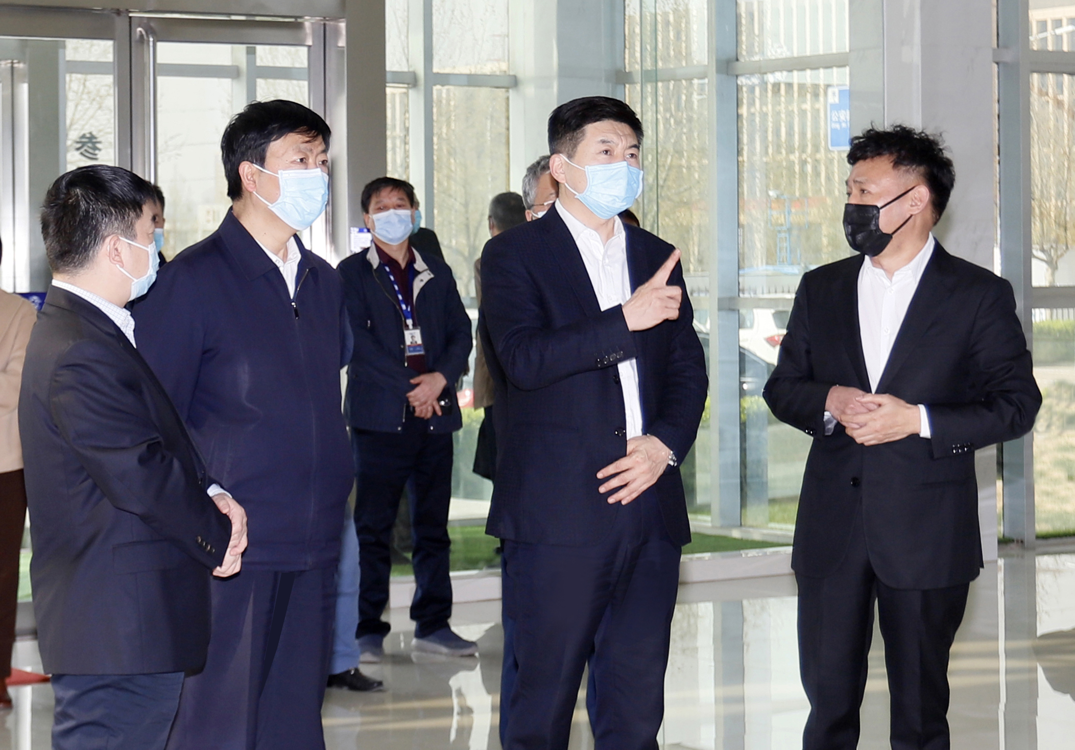 河南省委常委、副省長費東斌蒞臨 花花牛乳業集團調研