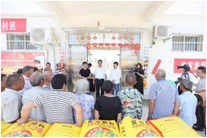 秋種化肥進農戶 精準扶貧及時雨 | 花花牛集團精準扶貧在行動