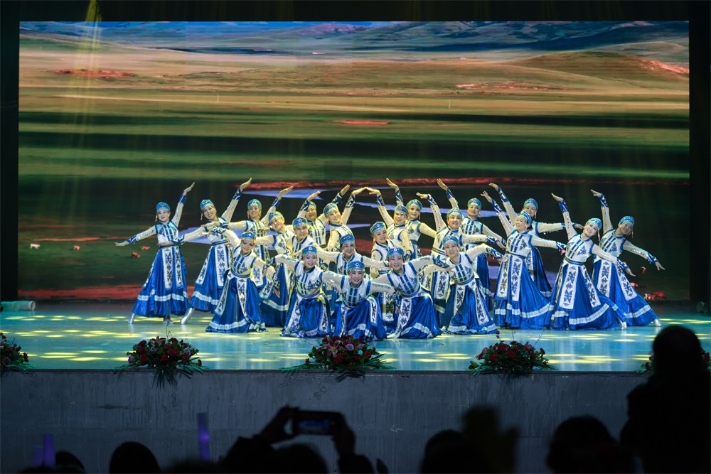 “不忘初心、聚力前行” 花花牛集團2018迎新春聯(lián)歡會隆重舉行
